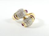 paire de boucles d'oreilles manchette en or jaune 18 carats, ornées de diamants et de rubis