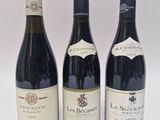 trois bouteilles de vin sont alignées sur une surface blanche