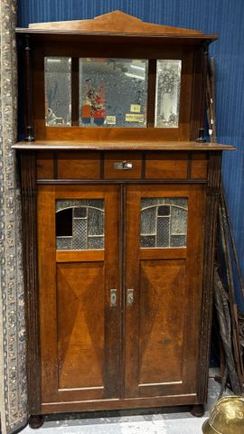 Cabinet Art déco ouvrant à deux portes et un tiroir sur la partie...