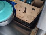 a machine that has a blue lid on top of it