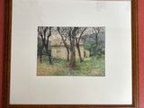photo encadrée représentant une maison dans les bois