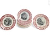 quatre assiettes roses et blanches sur lesquelles figurent l'image d'un homme et d'une femme