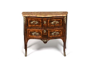 COMMODE En bois de placage et filets d’encadrement clairs ou… - Photo 1
