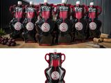 beaucoup de bouteilles de vin posées sur une table