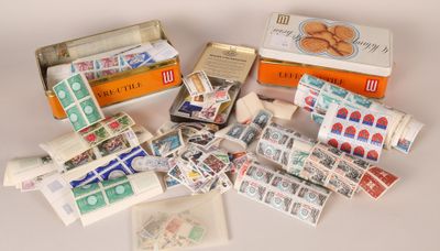 de nombreux types de timbres différents et des timbres en boîte