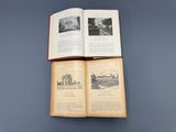 un livre ouvert posé sur une table à côté d'un livre ouvert