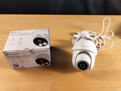 Lot de deux caméras de surveillance NIVIAN.