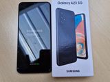 une boîte de Samsung Galaxy A5s et une boîte de Samsung Galaxy A5s