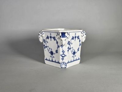 COPENHAGUE. Cache pot de section octogonale, à pans coupés appliqués d - Photo 1