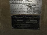a sign on the wall of a building that says kempper kretoshinen