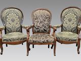 trois chaises anciennes avec assise rembourrée, assise rembourrée, assise rembourrée, assise rembourrée, assise rembourrée, assise rembourrée, assise rembourrée, assise rembourrée