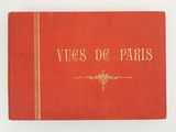 un livre rouge avec des lettres dorées sur la couverture