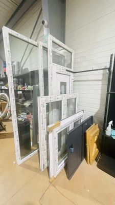 many different types of windows in this warehouse