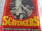 affiche du film « The Scavengers », représentant une femme à cheval