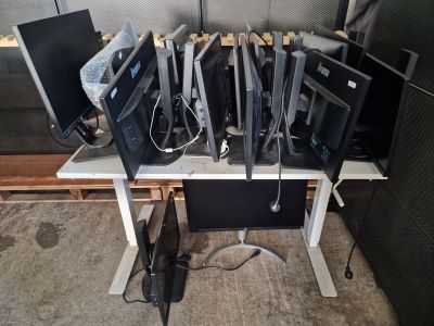 a lot of computers that are sitting on a table