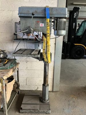 a machine that is sitting on a table in a garage