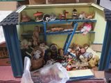 une maison de poupées avec plein de choses à l'intérieur