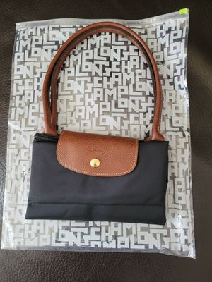 a black and brown purse sitting on top of a bag