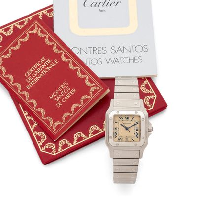 une photo d'une montre-bracelet Cartier pour femme et d'un livre