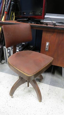 Chaise de bureau piètement quadripode
