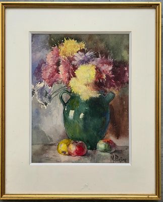 un tableau représentant des fleurs dans un vase vert avec des pommes