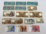 certains des différents billets de banque sont disposés sur la table