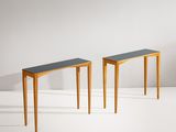une paire de consoles de style « mid-century modern » dans le style de Person