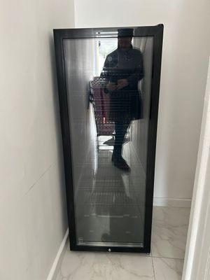 Entier contenu du magasin comprenant: