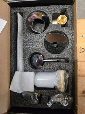 une boîte contenant de nombreux objets
