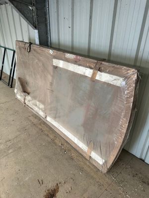 un gros meuble qui trône dans le garage