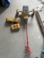 Un malaxeur sur batterie DEWALT, DCD 240 type 2 avec chargeu…
