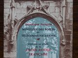 une photo d'une plaque accrochée au mur d'un immeuble