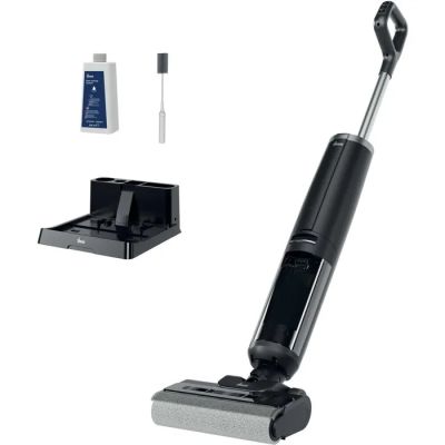 un gros plan sur un aspirateur avec une brosse à dents et d'autres objets