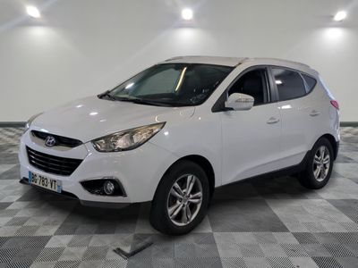 a picture of a white car on a checkered floor