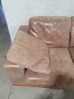 Large canapé CASANOVA en cuir beige patiné, structure hêtre … (photo 2)