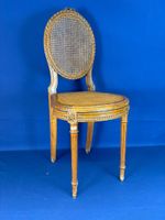 Petite chaise en bois naturel mouluré et sculpté l'assise en… (photo 2)