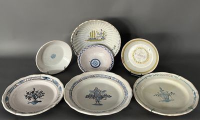 many plates and bowls that are sitting on a table