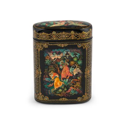 une image représentant une boîte noire et dorée ornée d'oiseaux et de fleurs