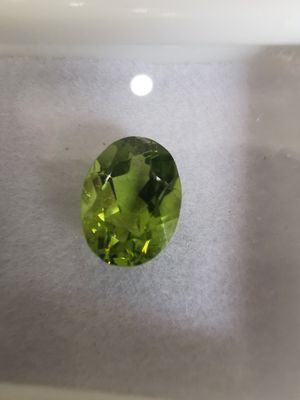 PERIDOT green VS Pakistan ovale 9 X 7 2ct