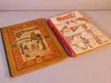 deux livres posés sur une table