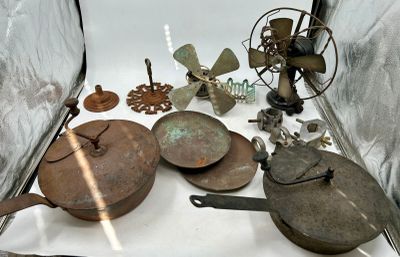 61 / CH-A4 sol / Lot en métal composé de deux torréfact…