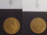 trois vues différentes d'une pièce d'or sur laquelle est représenté le visage d'une femme