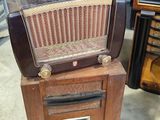 an old radio sitting on top of a wooden table