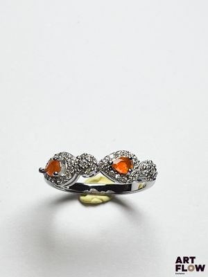une image représentant une bague ornée de pierres orange