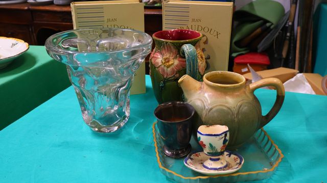 Lot comprenant : vase en cristal de Vannes (H : 20), timbale en m...