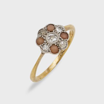 une bague ancienne en or et diamant