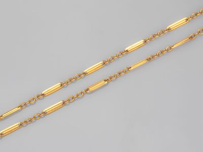 Chaîne en or jaune 750°/°° (18K), à maille fuseau alternée.