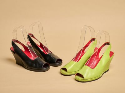 CELINE CIRCA 1990 DEUX PAIRES DE SLINGBACK en veau souple ve…