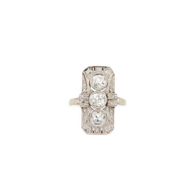 an art deco diamond and platinum ring