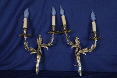 Paire d’appliques en bronze à deux bras de lumière Style Lou…